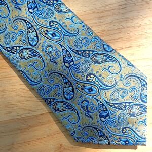 Elegant Paisley Tie in Blue and Gold